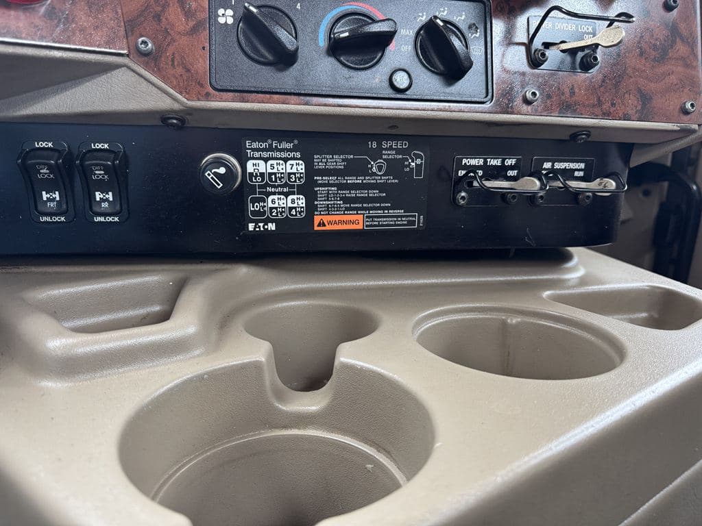 Used 2016 INTERNATIONAL 5900 image 26