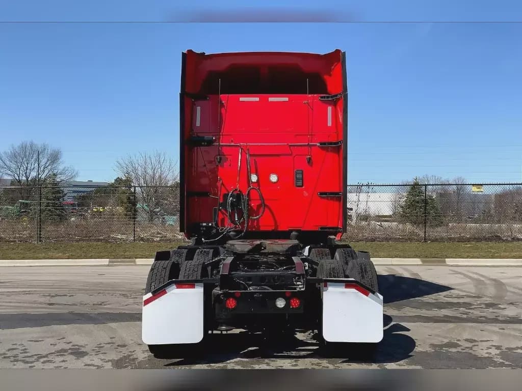Used 2021 INTERNATIONAL Conventional - Sleeper Truck image 3