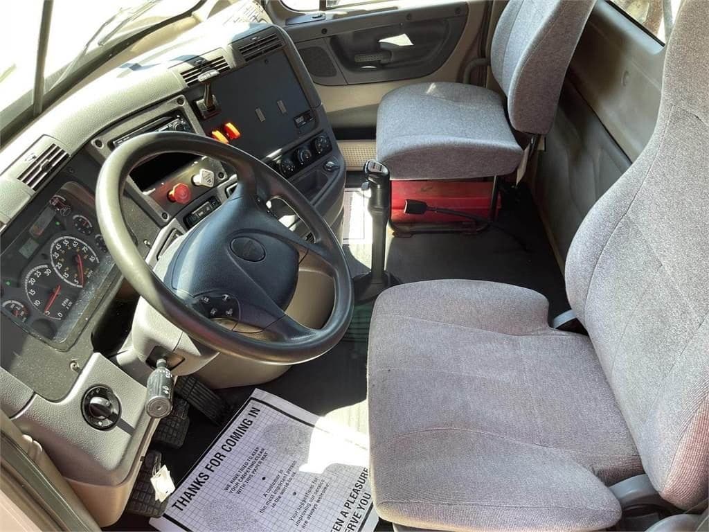 2013 Freightliner Cascadia image 12