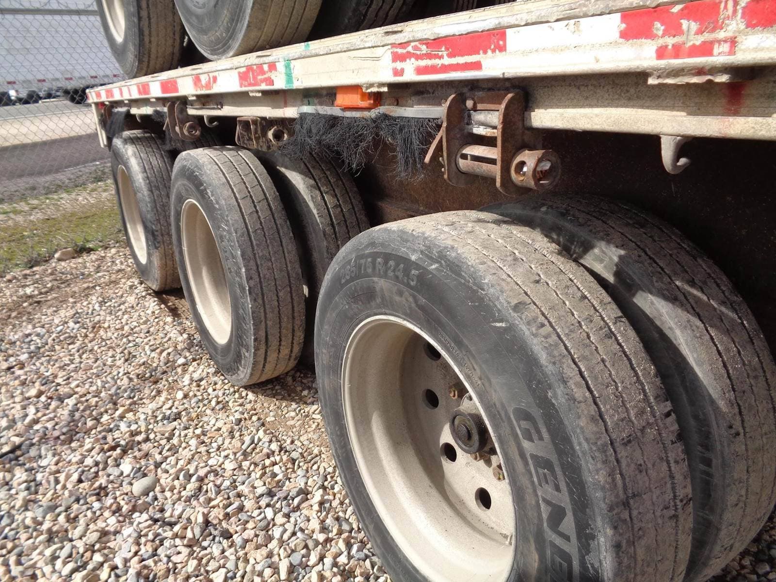 2005 Great Dane 48x102 Combination Flatbed Trailer - Air Ride image 6