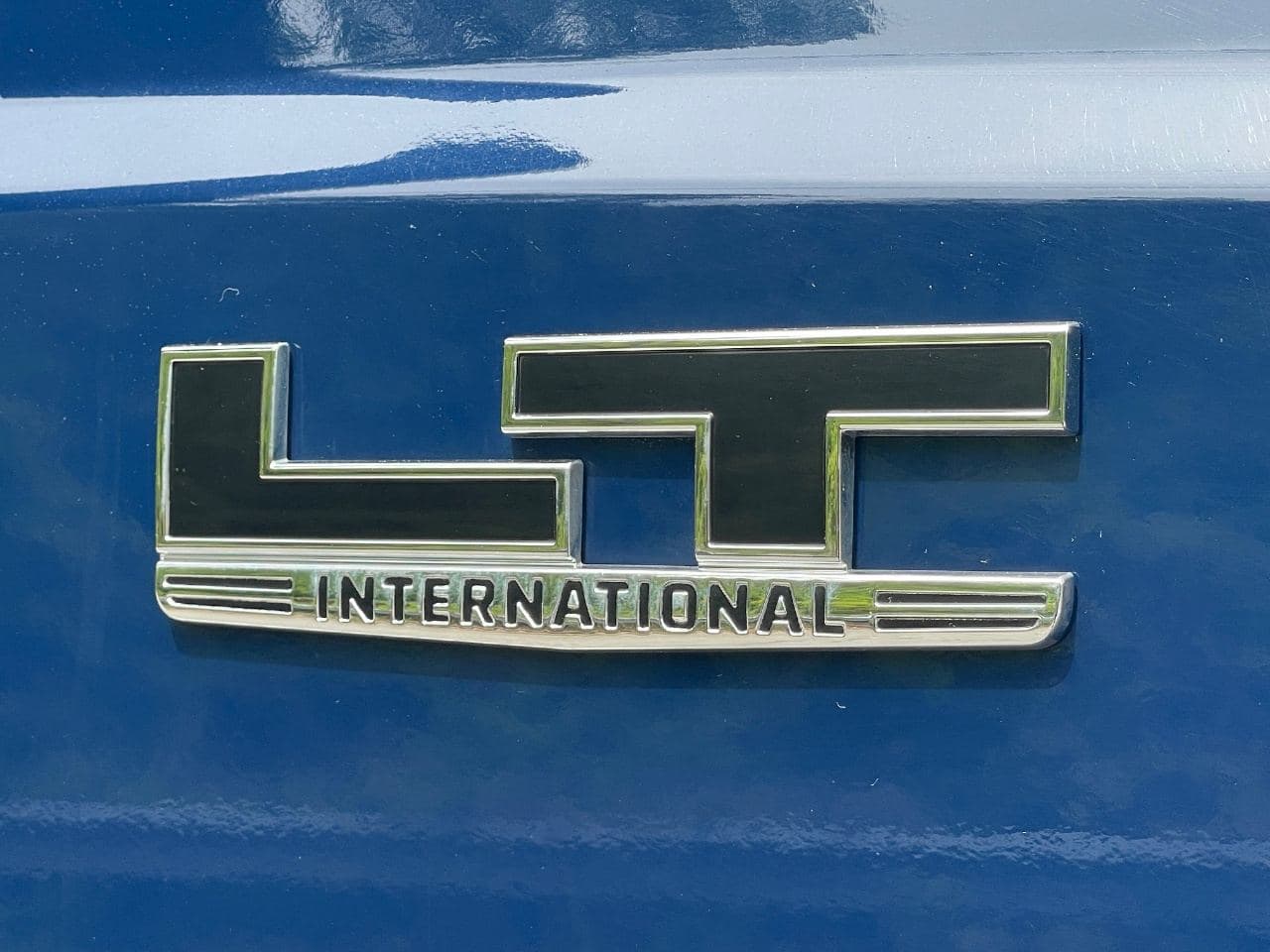 2021 International LT625 image 16