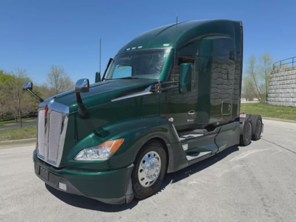 2022 Kenworth T680 image 2