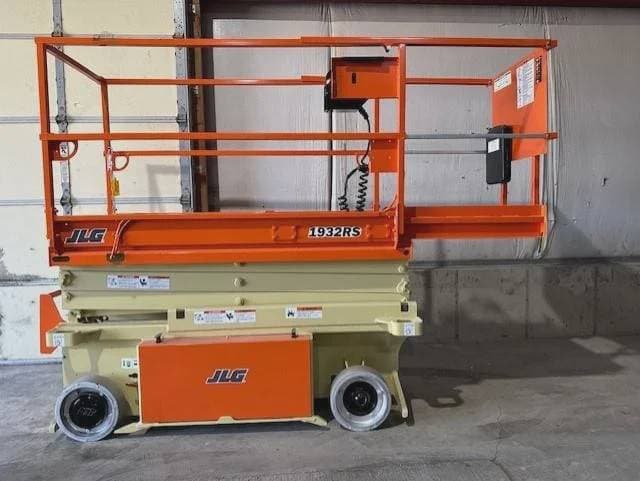 2014 JLG 1932RS image 1