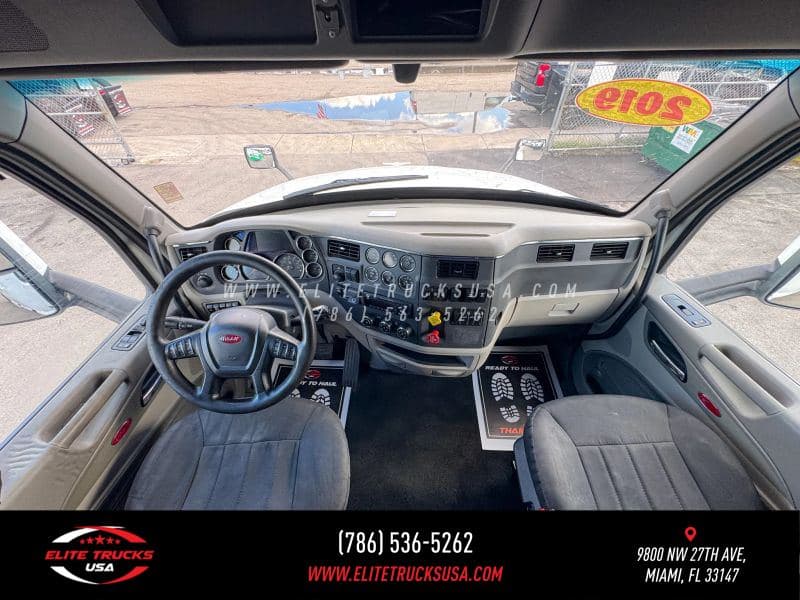 2019 Peterbilt 579 image 16