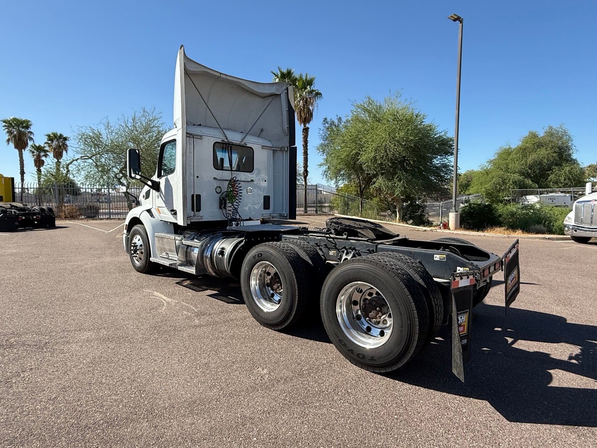2020 Peterbilt 579 image 3