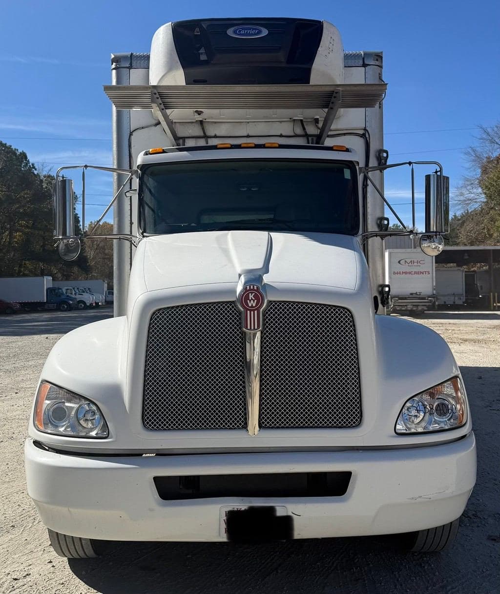 2022 Kenworth T270 image 3