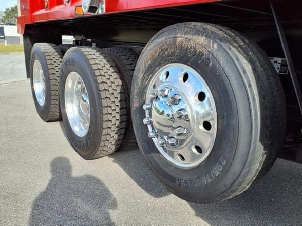 2025 Kenworth T880 image 10