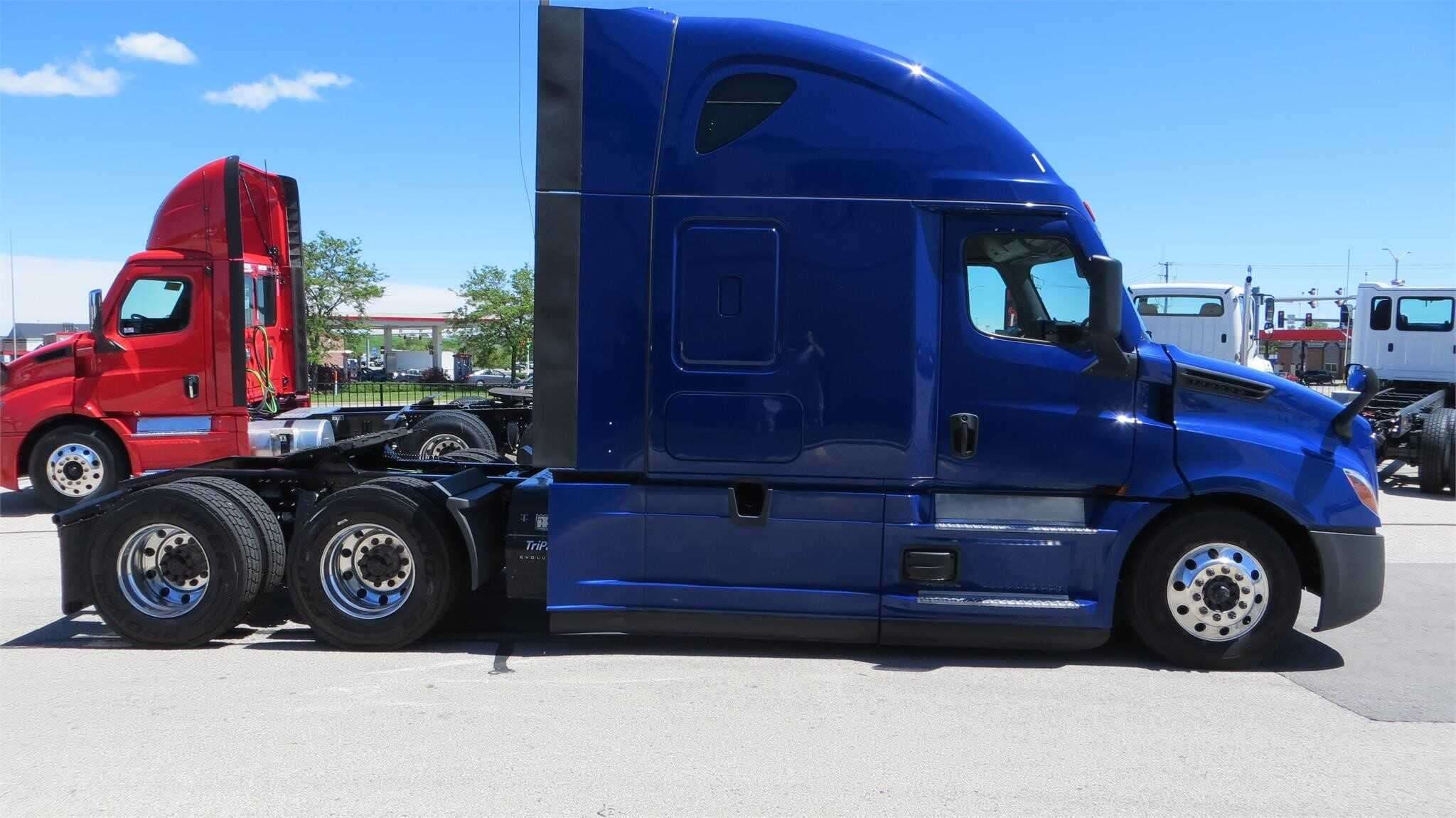 2022 Freightliner Cascadia 126 image 2