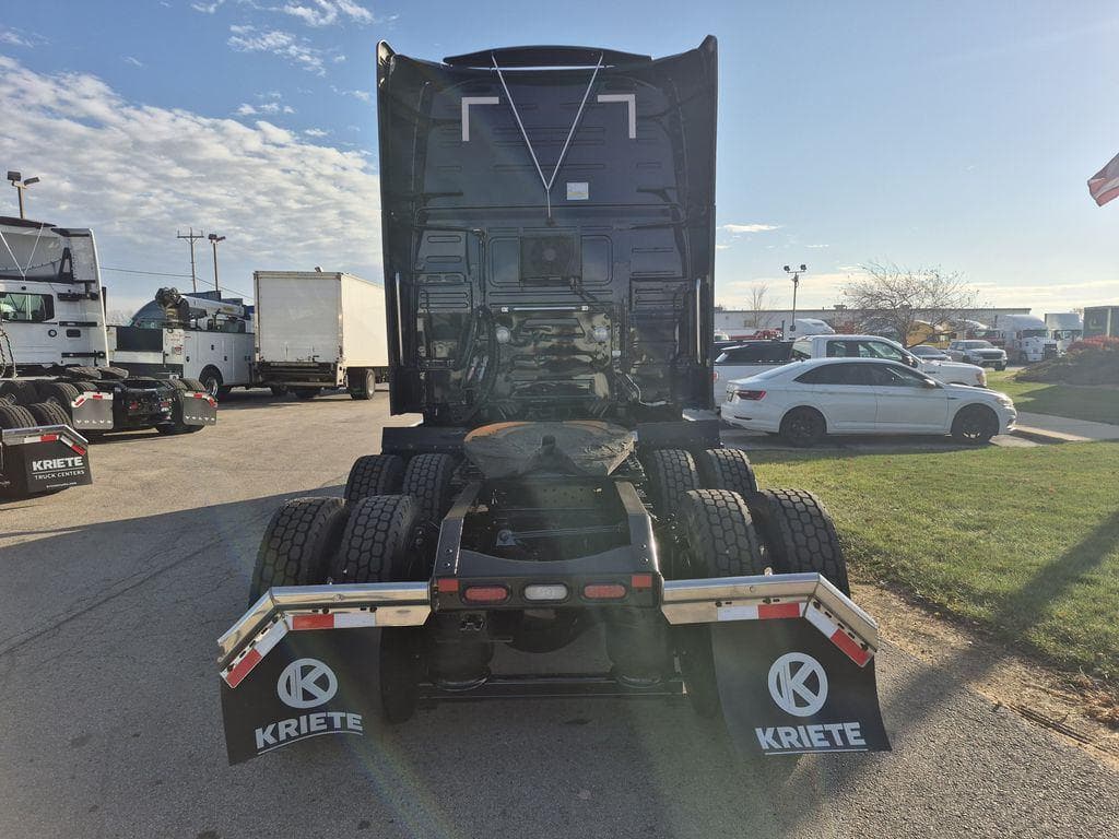 2023 Volvo VNL image 4