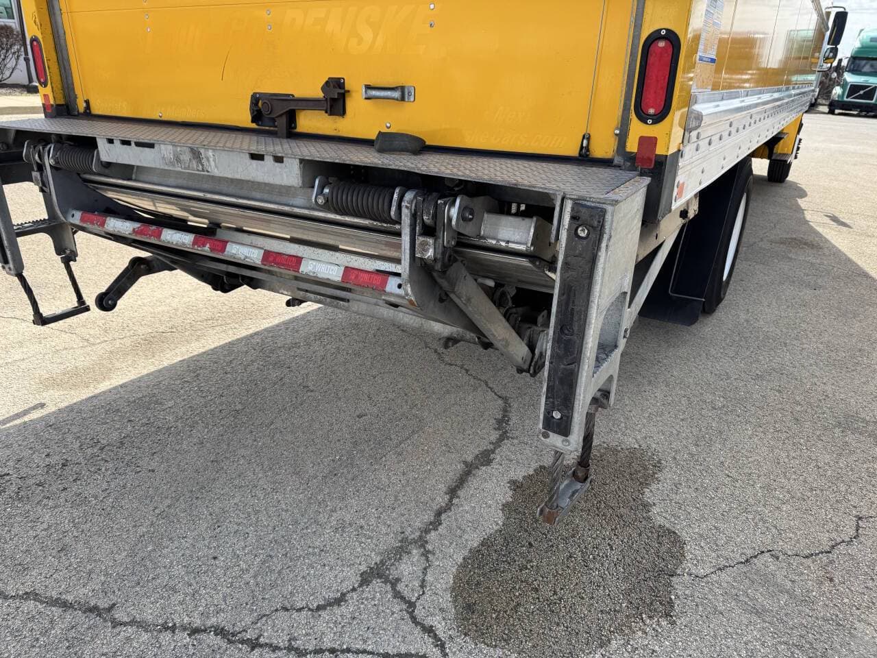 2019 Freightliner M2 106 image 8