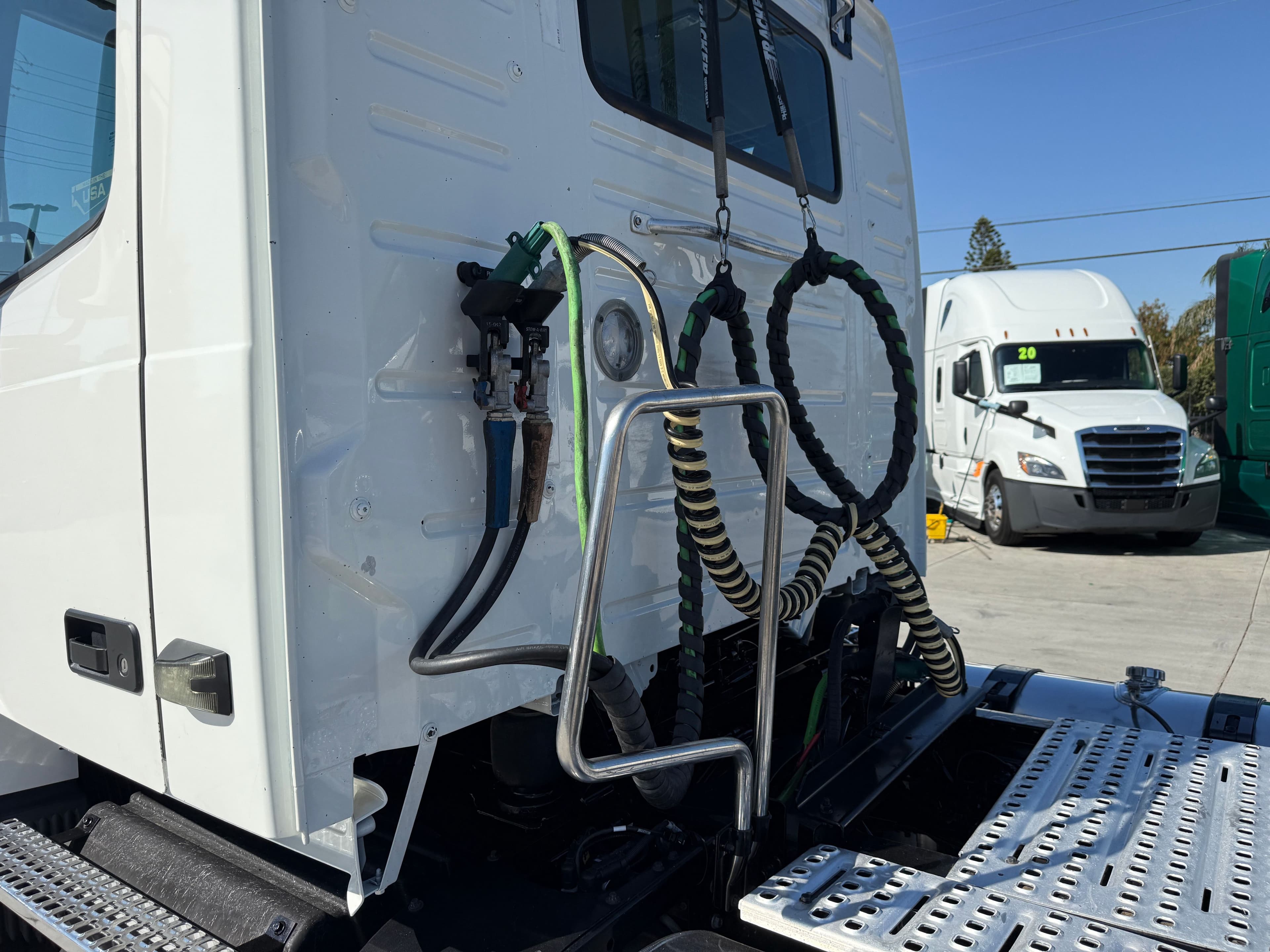 2019 Volvo VNL64T300 image 9