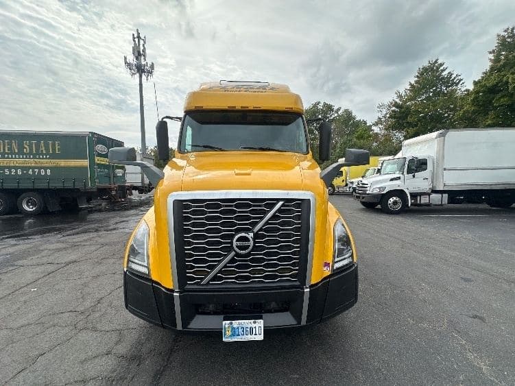 2022 Volvo VNL image 2