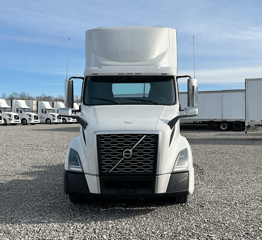 2018 Volvo VNL62T300 image 2