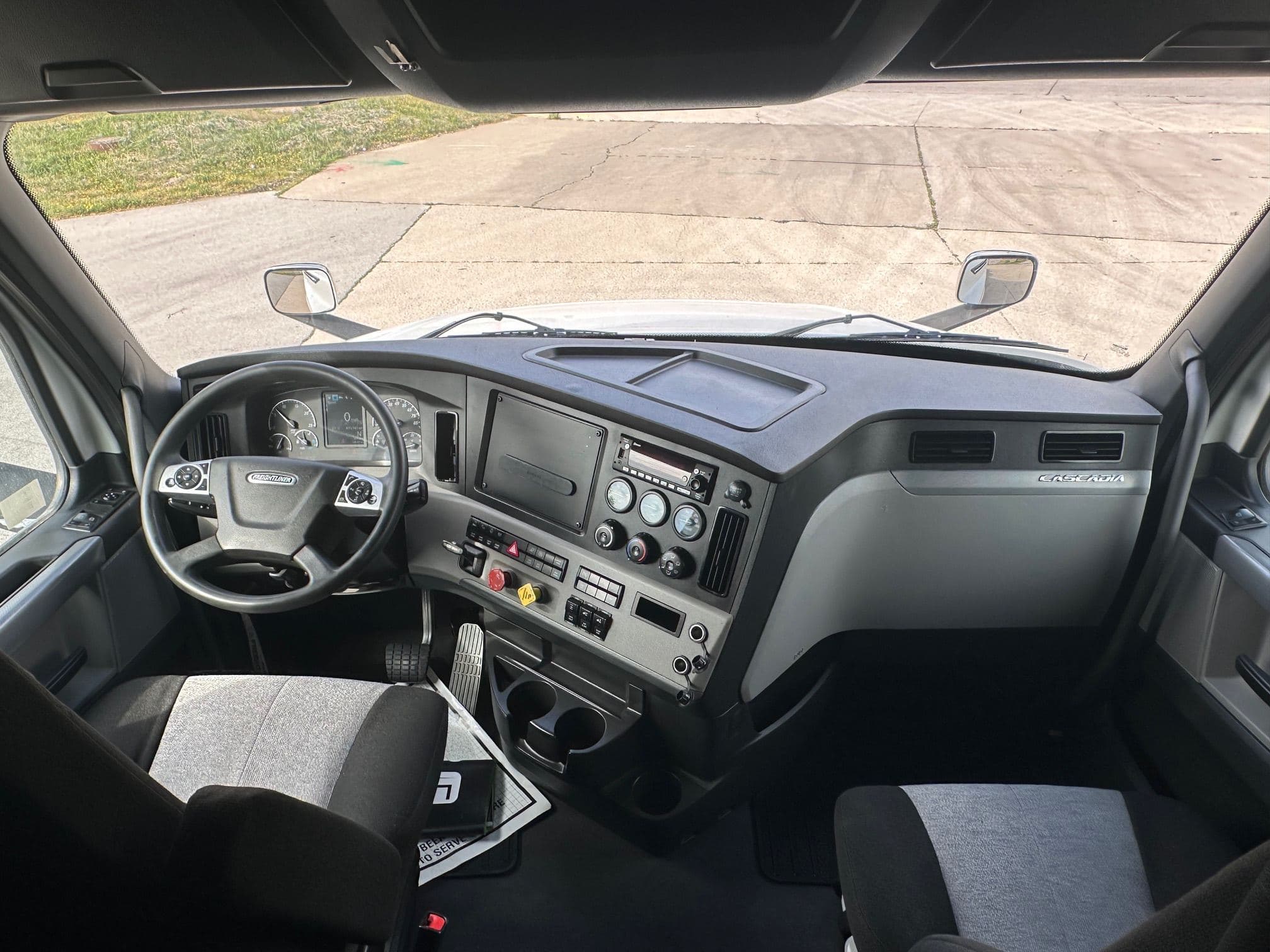 2022 Freightliner Cascadia image 9