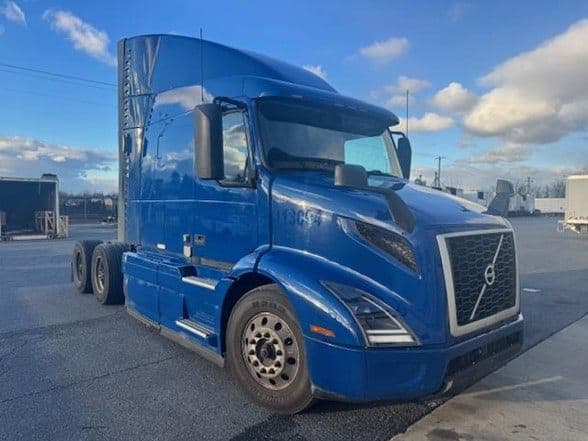 2021 Volvo VNR64T640 image 2
