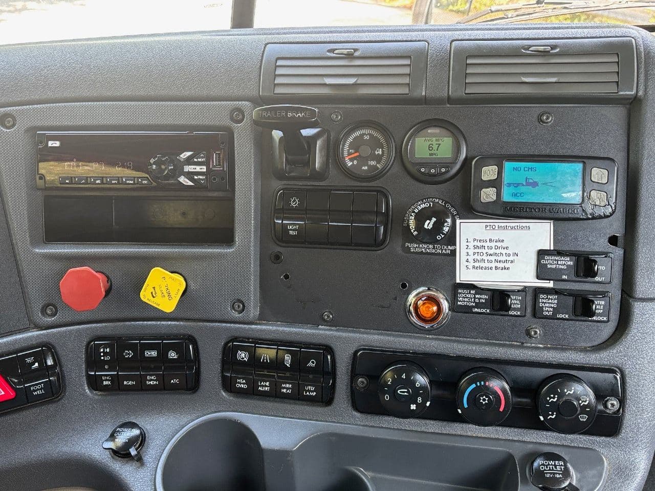 2019 Freightliner Cascadia 113 image 24