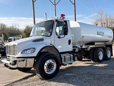 2025 Freightliner M2 image 3