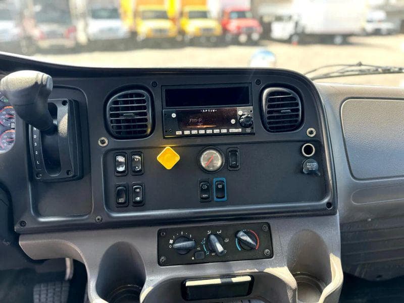 2017 Freightliner Cascadia 125 image 17