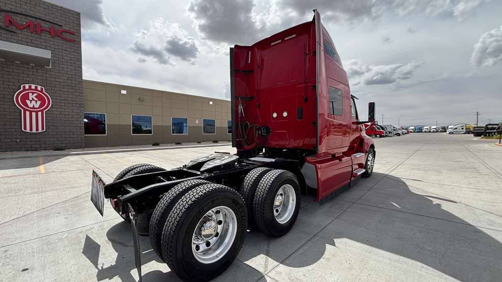 Used 2021 INTERNATIONAL LT625 image 10