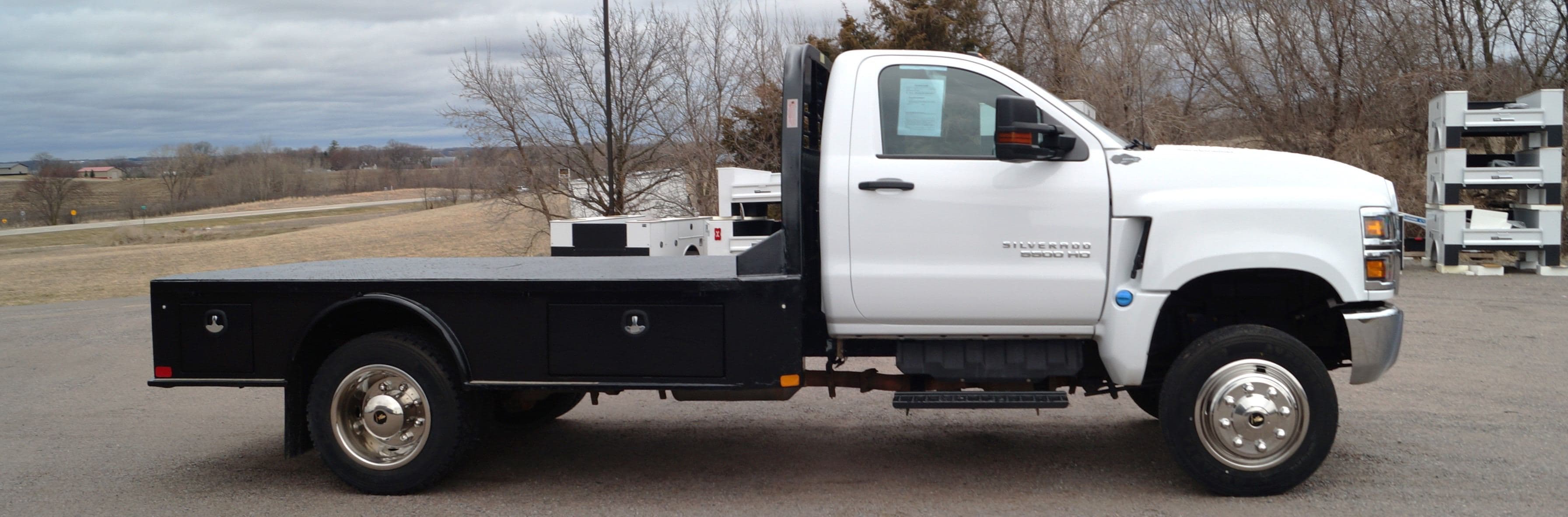 2022 Chevrolet Silverado 5500 - 11ft Flatbed - 4WD 6.6L V8 Duramax image 4