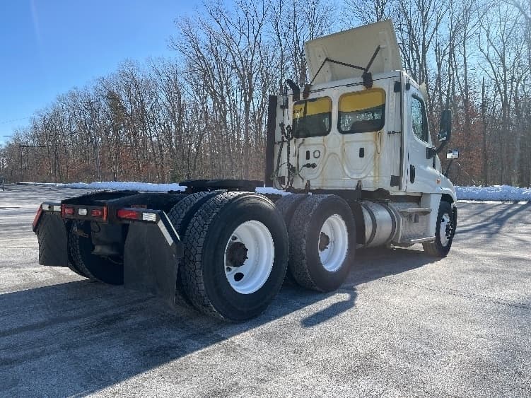 Used 2018 Freightliner Conventional - Day Cab, Tractor - CASCADIA 125 image 9