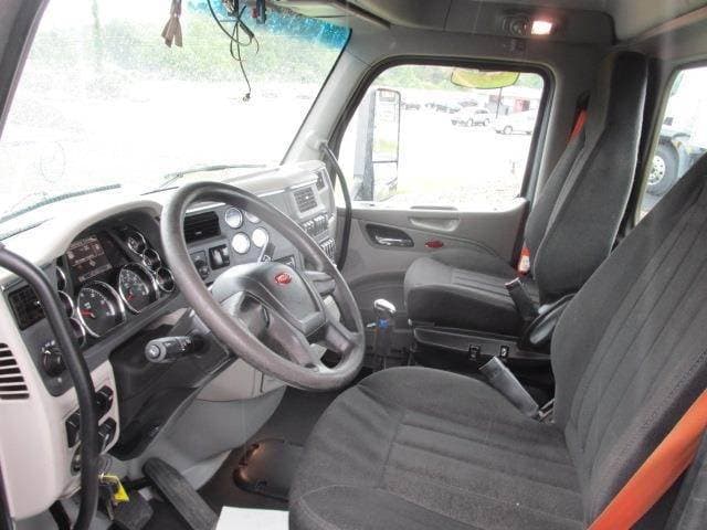 2020 Peterbilt 567 image 10