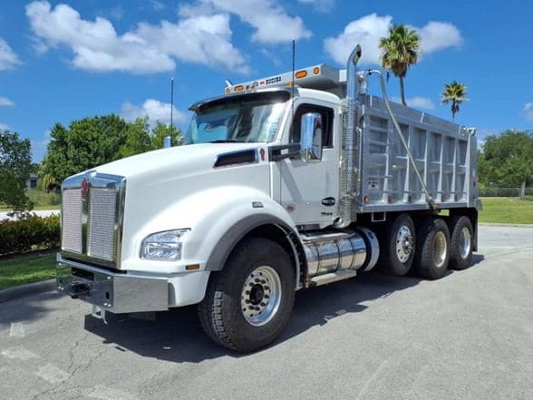 2025 Kenworth T880 image 3
