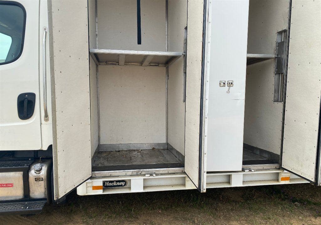 2019 Freightliner M2-106 image 8