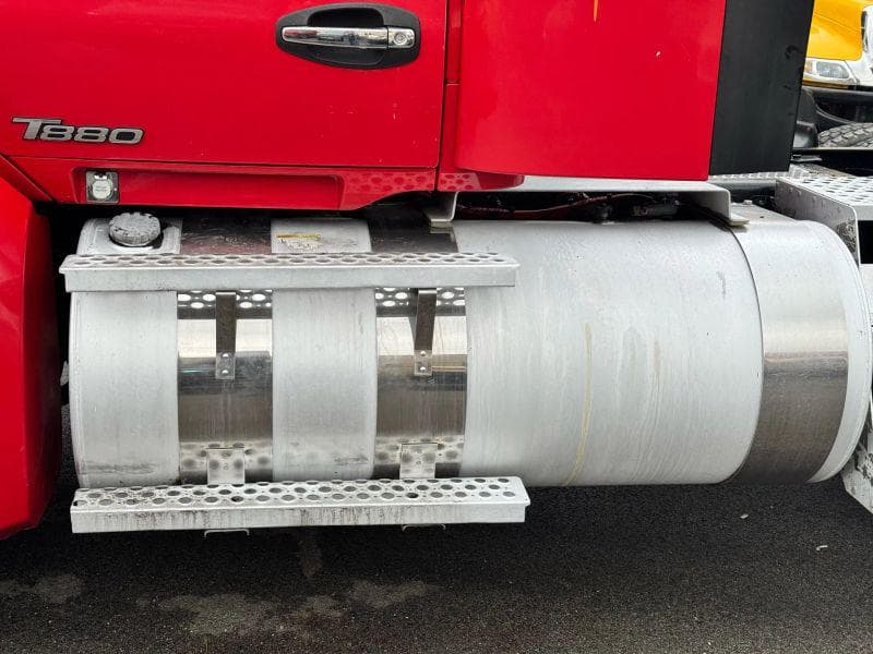 2015 Kenworth T880 image 14