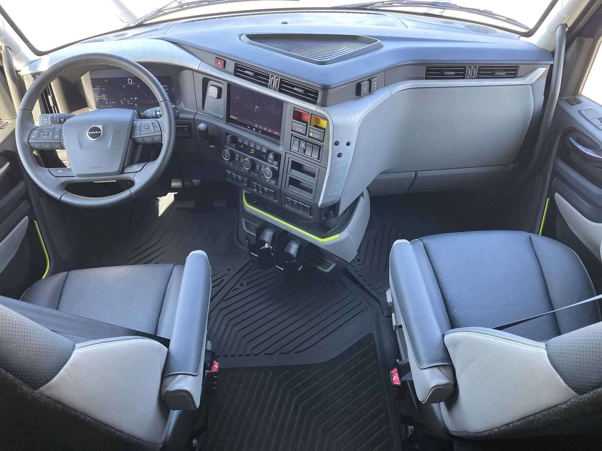New 2026 VOLVO VNL64T860 Conventional - Sleeper Truck in Oklahoma City, OK image 5