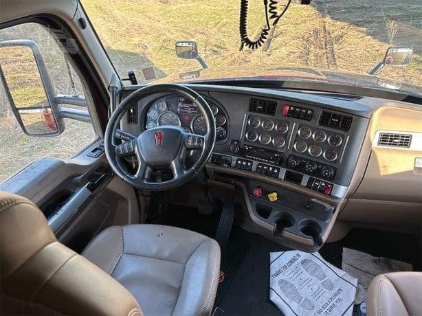 2022 Kenworth T680 image 3