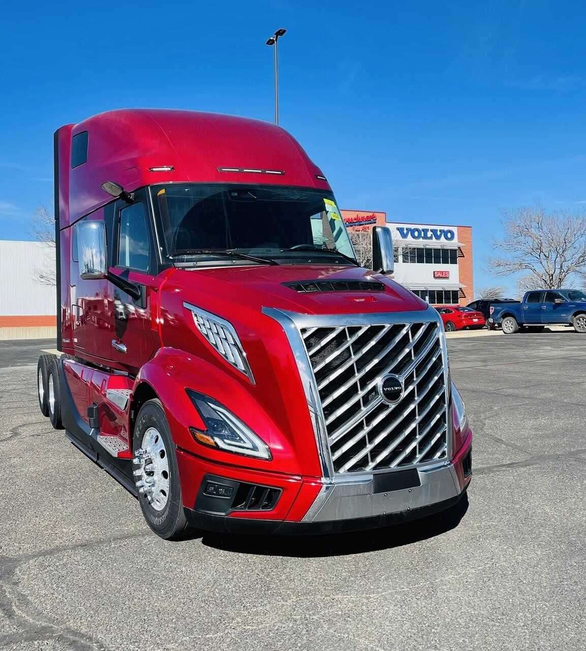 2025 Volvo VNL64 image 4