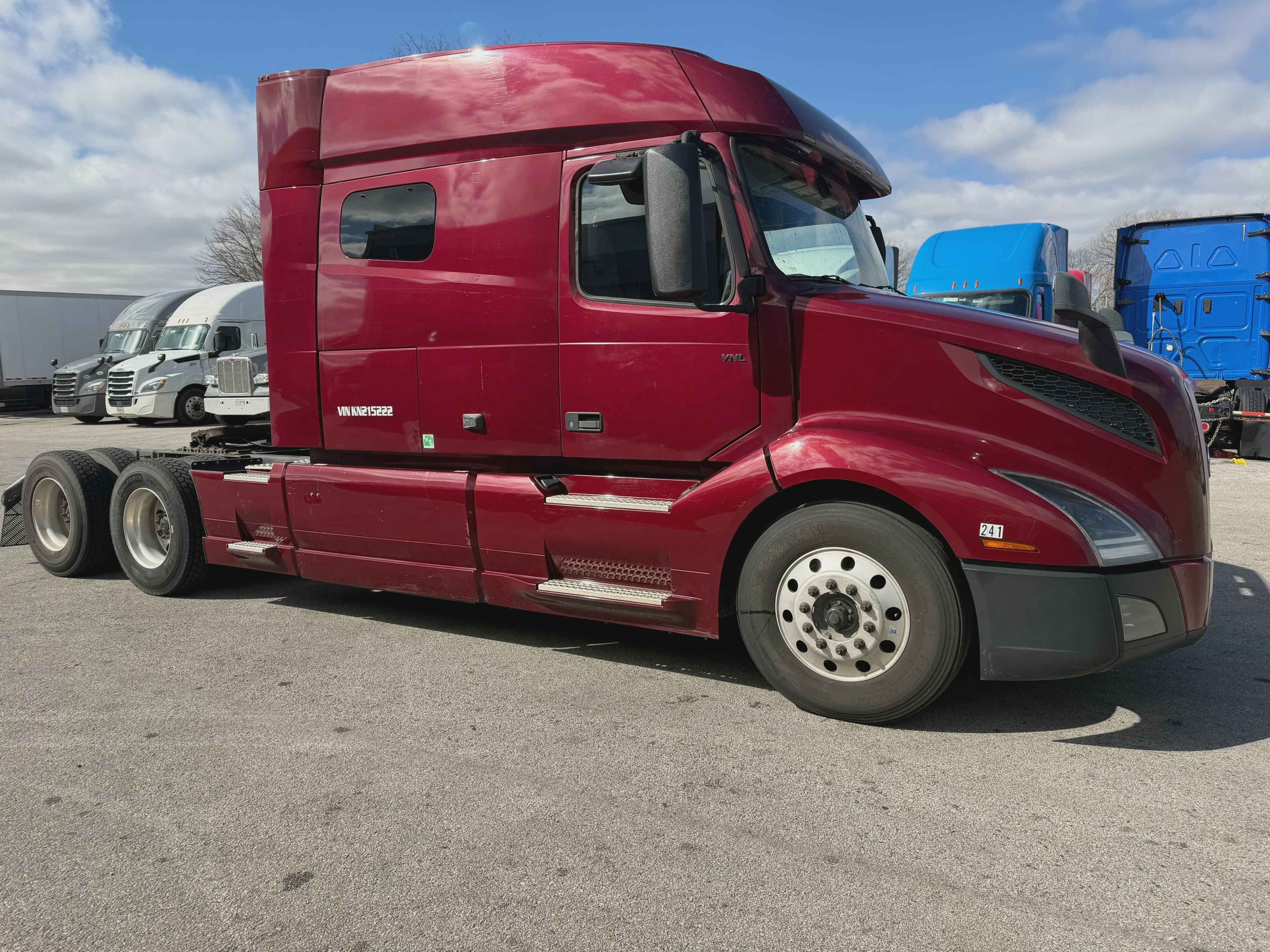 2019 Volvo VNL64T740 image 2