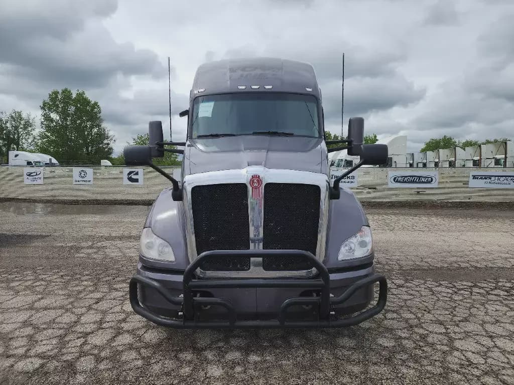 2022 Kenworth T680 image 1