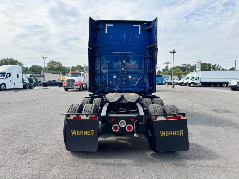 2021 Freightliner Cascadia image 8