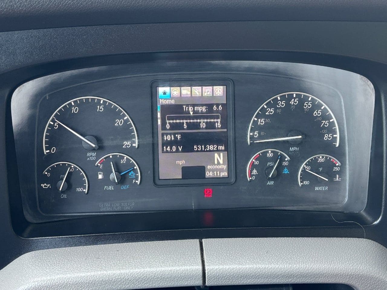 2018 Freightliner Cascadia 126 image 16