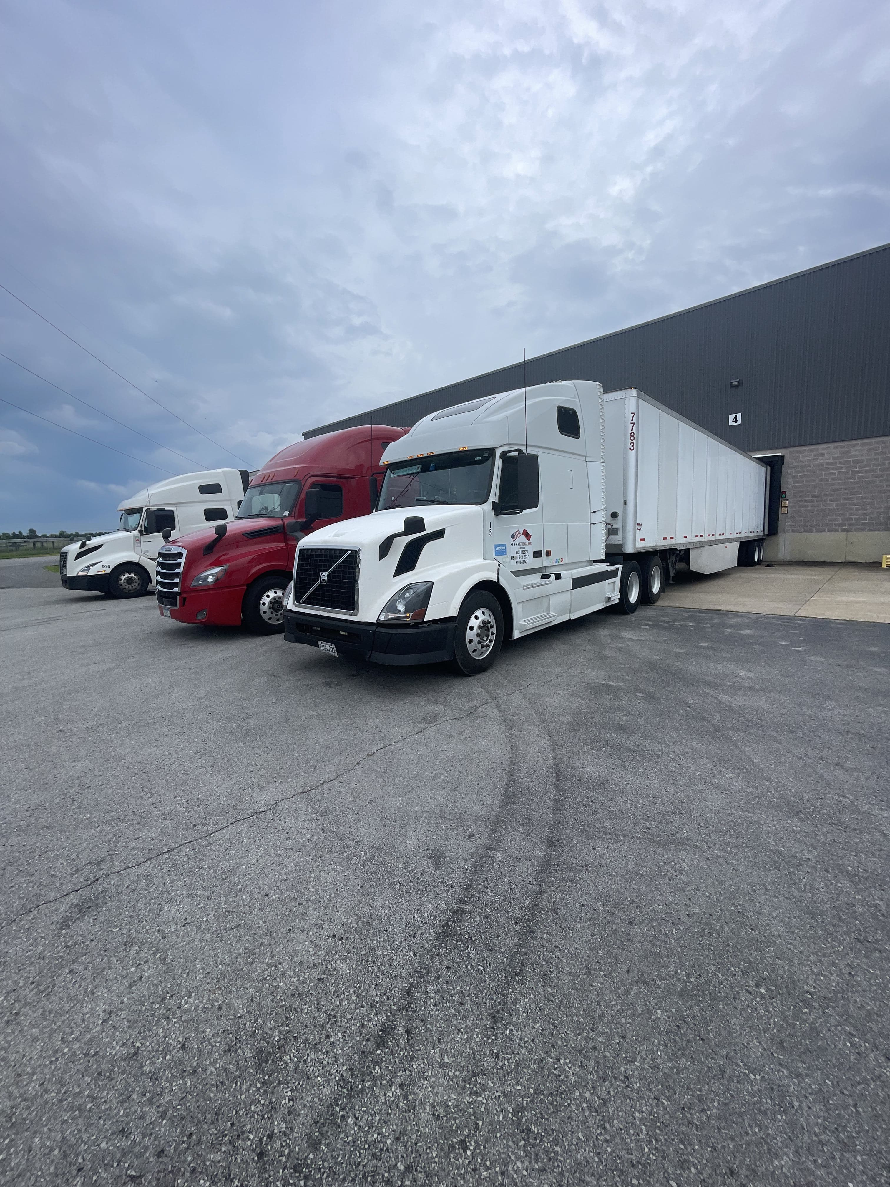 2006 Volvo VNL670 image 1