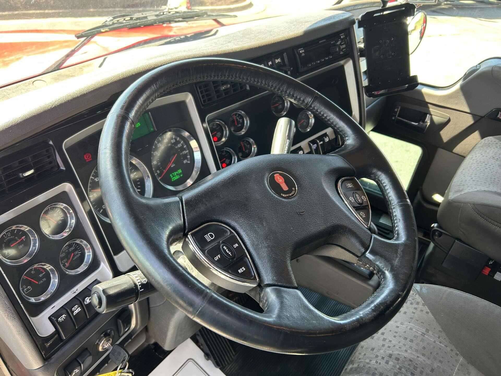 2019 Kenworth T8 Series image 13