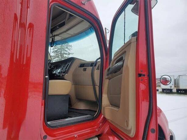 2019 KENWORTH T880 image 24