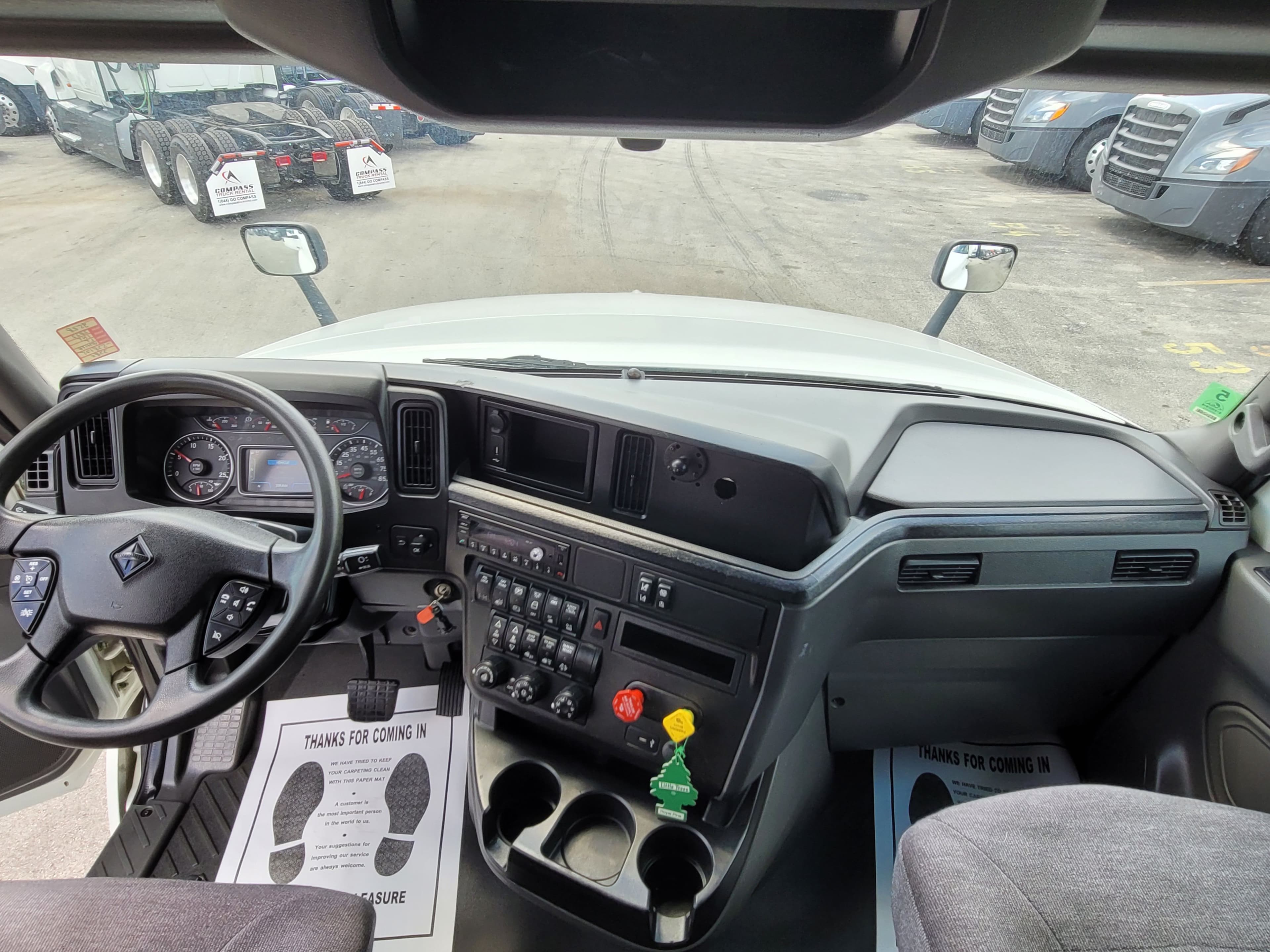 2022 International LT625 image 10