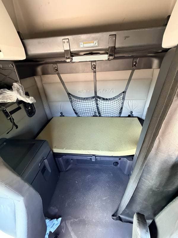 2020 Freightliner Cascadia image 8