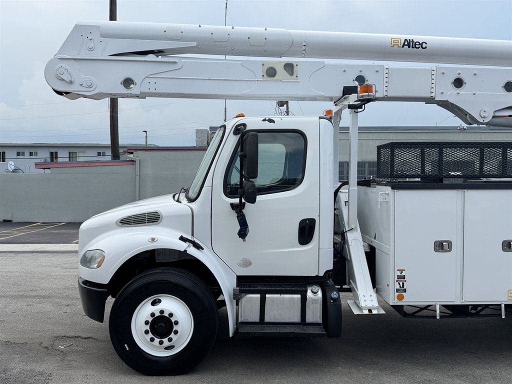 2018 Freightliner M2-106 image 6