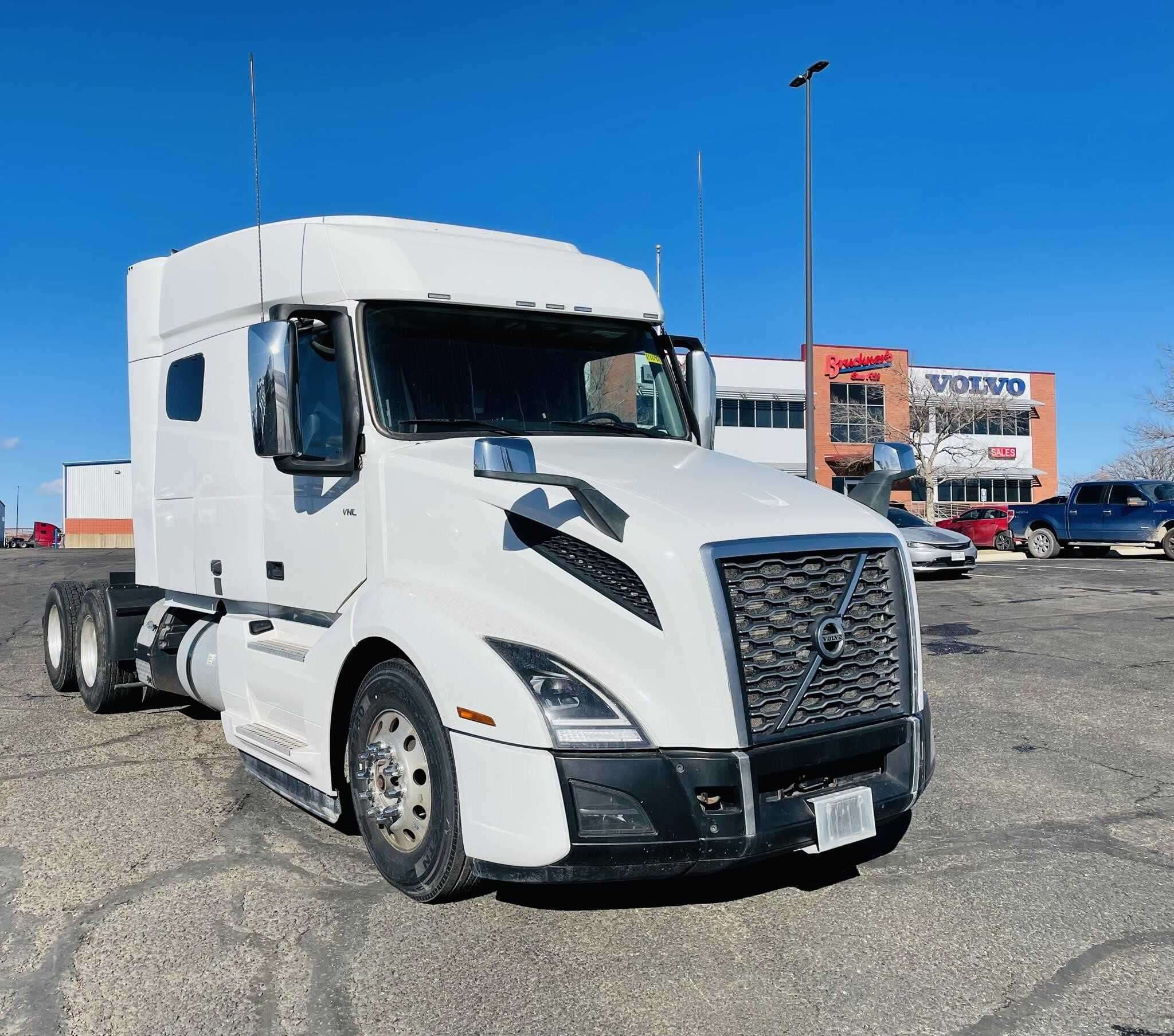 2020 Volvo VNL64T740 image 3