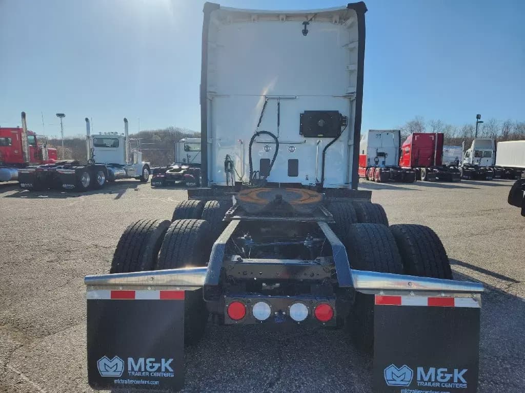 2022 Kenworth T680 image 2