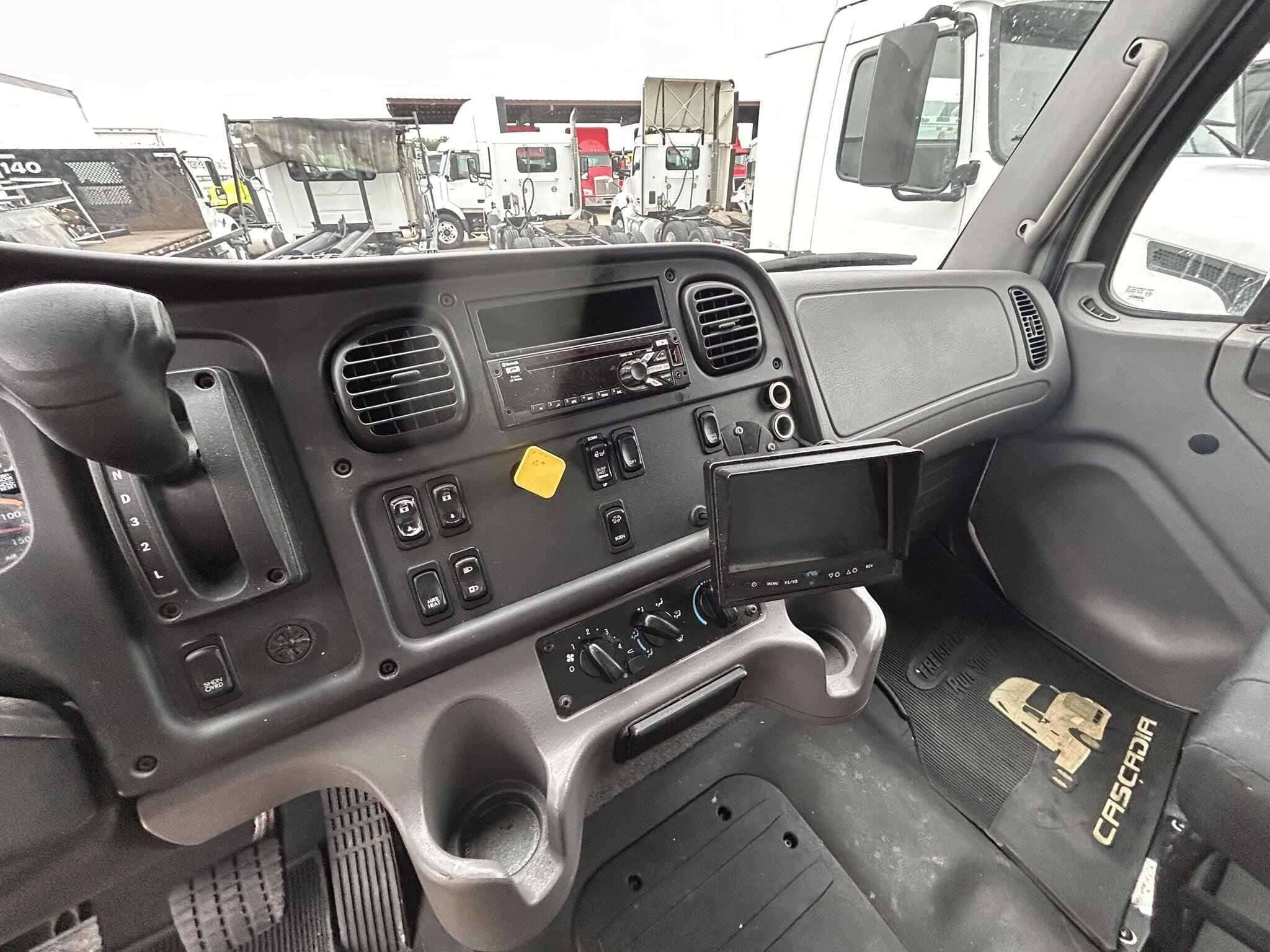 2019 Freightliner M2 image 11
