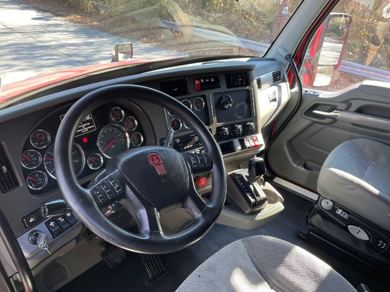 2018 Kenworth T680 image 21