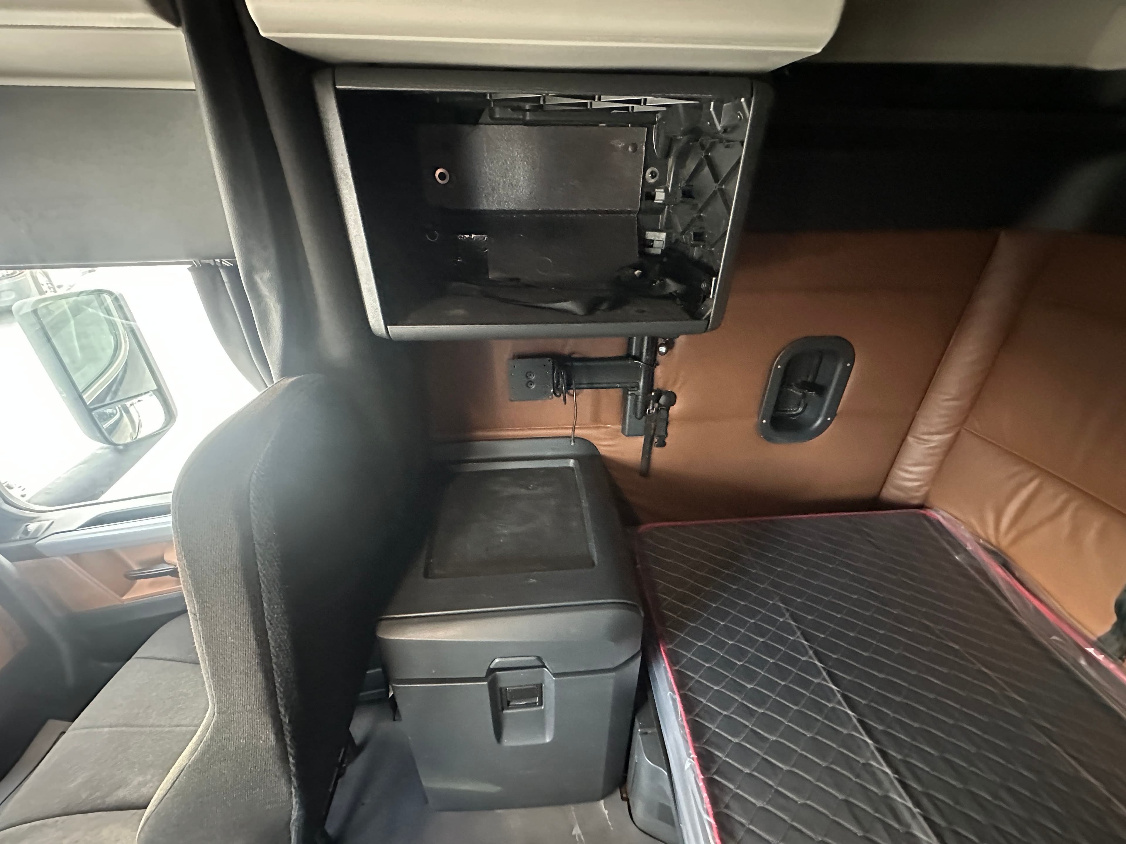 2021 Freightliner Cascadia 126 image 33