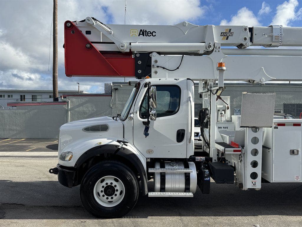 2015 Freightliner M2-112 image 7
