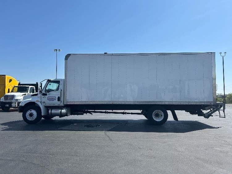 2022 International MV607 Box Truck - 220HP, 6 Speed Automatic, Roll up Door image 4