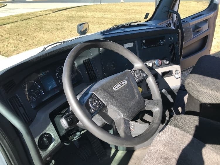 Used 2020 FREIGHTLINER Conventional - Day Cab, Tractor - CASCADIA 126 For Sale image 7